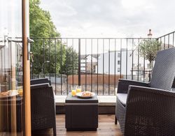 Luxury Flat With SW Balcony in Fulham Broadway Oda Düzeni