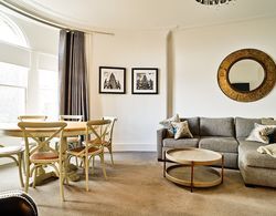 Luxury George Street Apartments: Forth Suite Oda Düzeni