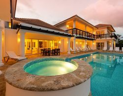 Luxury Villas in Cocotal for Large Group Dış Mekan