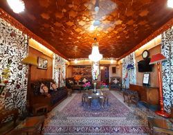 Luxury Inn Badyari Palace Houseboats Genel