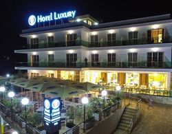 Hotel Luxury Dış Mekan
