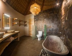 Luxury Villas Merci Resort 3 Bedrooms Seminyak 1 Banyo Tipleri