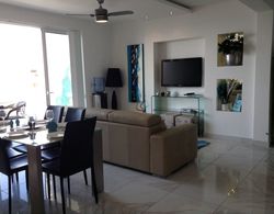 Luxury Seafront Apartment With Pool Oda