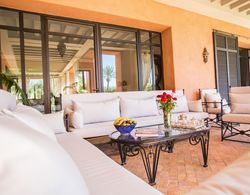 Luxury Services In This Beautiful Villa In Marrakech Dış Mekan