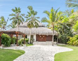 Luxury Villa with Beachfront Eden Roc Dış Mekan