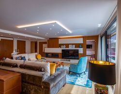 Luxury Apartment With Private Jacuzzi Oda Düzeni