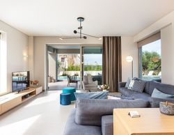 Luxus Villa With Heated Pool 180m to the Beach, Restaurants Shops & Amenities Oda Düzeni