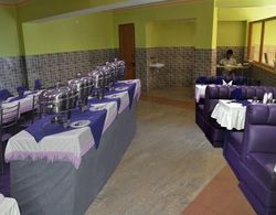 Hotel Maa Saraswati Yerinde Yemek