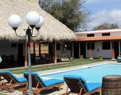 Machele' s Place Beachside Hotel & Pool Öne Çıkan Resim
