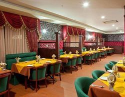 Madathil Regency Hotel Yerinde Yemek