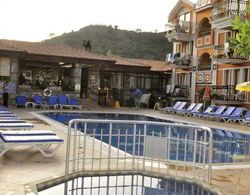 MagicTulip Beach Hotel Havuz