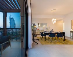 Maison Privee - Exclusive Luxury 3BR Apt with scenic views of Burj Al Arab İç Mekan
