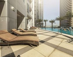 Maison Privee - High-Floor Trendy Apt w/ Marina, Palm & Ocean Vws Dış Mekan