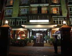 Hotel Manang Genel