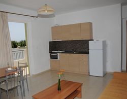 Manolis Apartments Genel