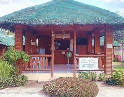 Mar and Em's Bamboo Cottages Lobi