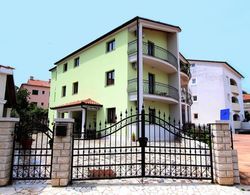 Apartments Villa Mara Dış Mekan