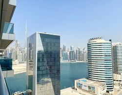 Marco Polo - Elegant Studio with Burj Khalifa Views & Balcony Oda Manzaraları