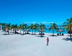 Maribago Bluewater Beach Resort Plaj