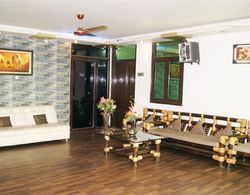 Maxfort Guest House Delhi Lobi