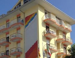 Hotel MaxiHeron Dış Mekan