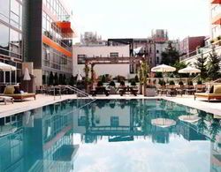 McCarren Hotel & Pool Havuz