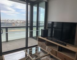 Melbourne Docklands Luxury Seaview Apartment Oda Manzaraları