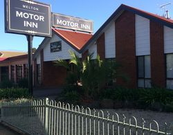 Melton Motor Inn & Apartments Dış Mekan