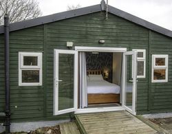 Merlins Cabin - 2 Bed - Blaen Cedi Farm Dış Mekan