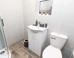 Michaelmas, Coventry - 2 Bed House Apartment Banyo Tipleri