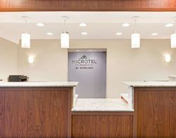 MICROTEL INN & SUITES BY WYNDHAM URBANDALE/DES MO Lobi