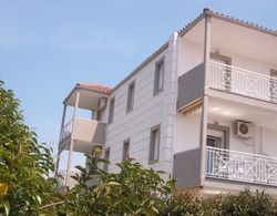 Milos Apartments Dış Mekan