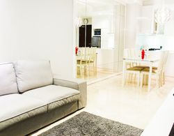 Minimalist New Furnish 2BR L'avenue Apartment near Tebet Oda Düzeni