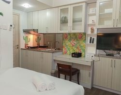 Minimalist Studio Room At Taman Melati Sinduadi Apartment Mutfak