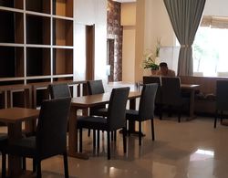 Miracle Hotel Manado Yerinde Yemek