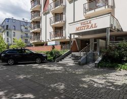 Villa Mistral Apartments by Renters Dış Mekan