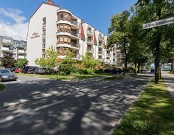 Villa Mistral Apartments by Renters Dış Mekan