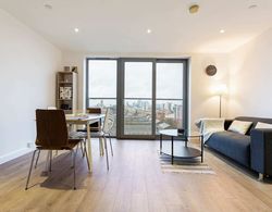 Modern 1 Bedroom Apartment Near Canary Wharf With Balcony Oda Düzeni