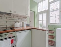 Modern 2 Bedroom Flat in Central London Mutfak