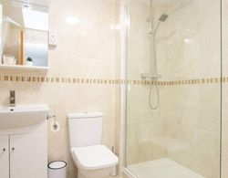 Modern 2 Bedroom Apartment in the Heart of London Banyo Tipleri
