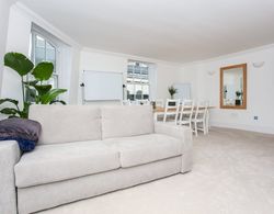 Modern 2 Bedroom Apartment in the Heart of London Oda Düzeni