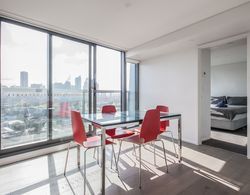 Modern 2 Bedroom Potts Point Apartment Oda Düzeni