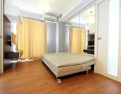 Modern 2BR Mutiara Bekasi Apartment Oda Düzeni