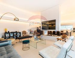 Modern 4-bed Villa 4K Beach 30k Lisbon Oda Düzeni