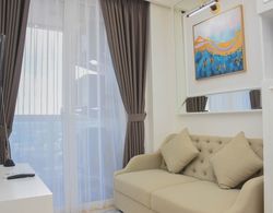 Modern And Comfy 2Br At Menteng Park Apartment Oda Düzeni