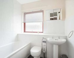 Modern and Homely 2 Bedroom by Canary Wharf Banyo Tipleri