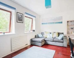 Modern and Homely 2 Bedroom by Canary Wharf Oda Düzeni