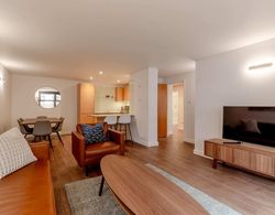 Modern And Spacious 2 Bedroom in Central London Oda Düzeni