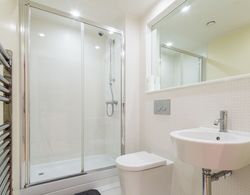 Modern Apt. in the Heart of Docklands Banyo Tipleri