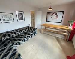 Modern & Cosy 1 Bedroom Top Floor Flat in East Dulwich Oda Düzeni